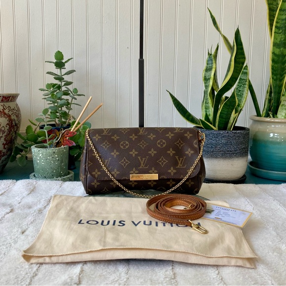 Louis Vuitton Handbags - Louis Vuitton ✨HP✨ RETIRED Monogram Favorite MM